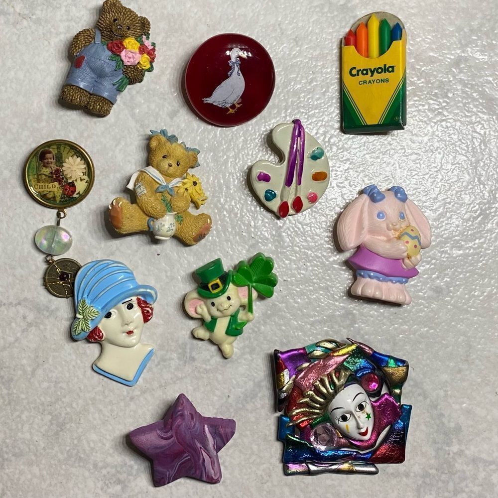 LOT of 11 pins